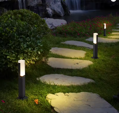 Nordisk golvlampa med fjäder- och kristallskärm