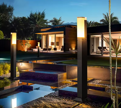 Nordisk golvlampa med fjäder- och kristallskärm